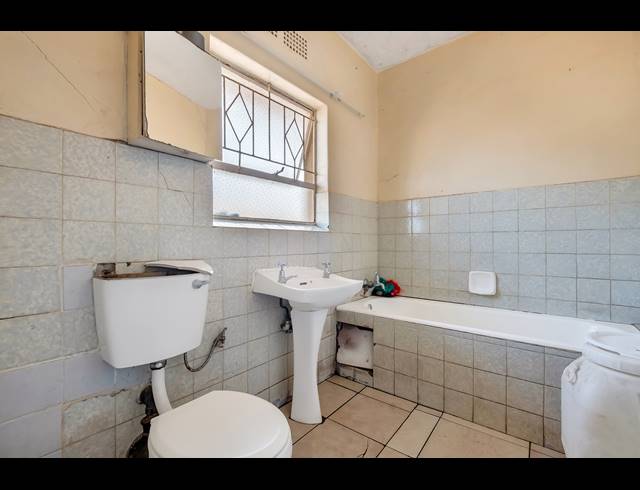 2 BEDROOM APARTMENT FOR SALE IN WINDSOR EAST